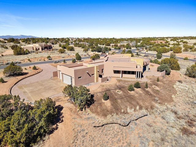 2 Calle Ventoso W, Santa Fe, NM 87506