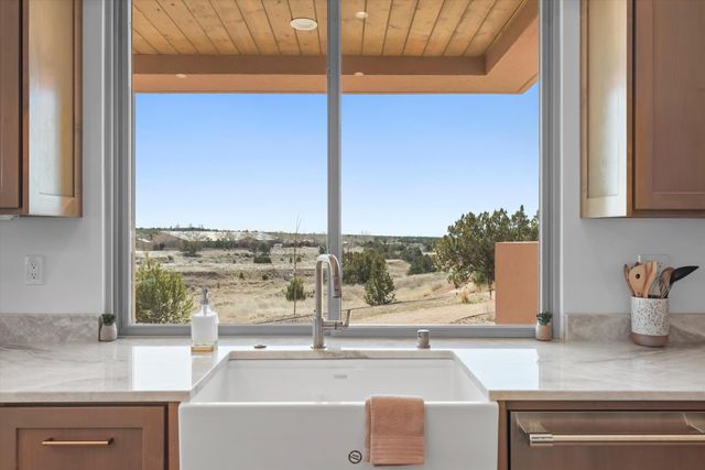 2 Calle Ventoso W, Santa Fe, NM 87506