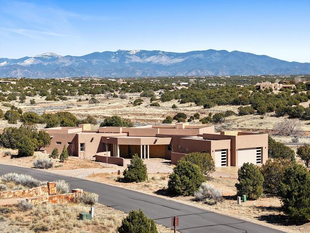 2 Calle Ventoso W, Santa Fe, NM 87506
