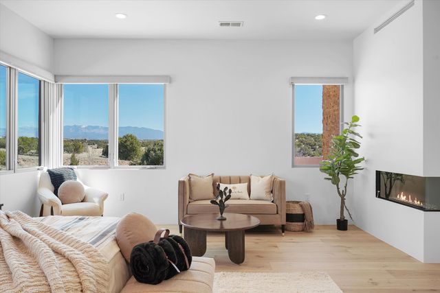 2 Calle Ventoso W, Santa Fe, NM 87506