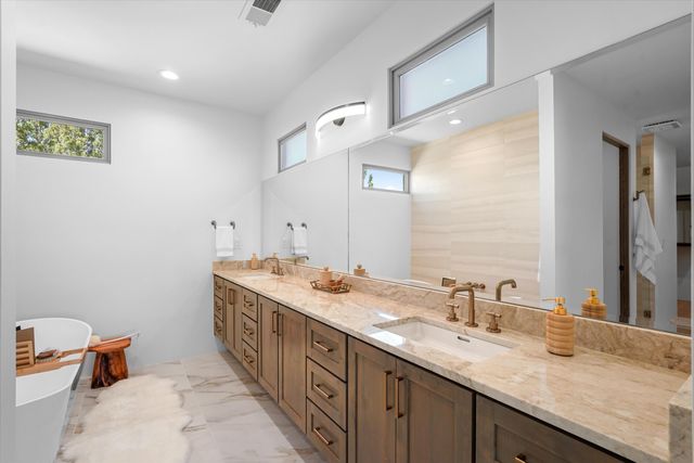 2 Calle Ventoso W, Santa Fe, NM 87506