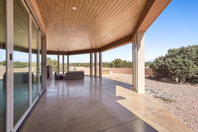 2 Calle Ventoso W, Santa Fe, NM 87506