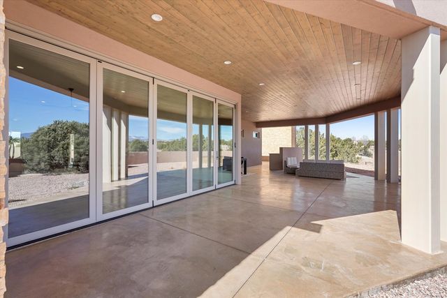 2 Calle Ventoso W, Santa Fe, NM 87506