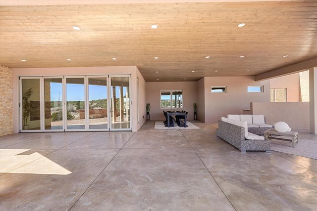 2 Calle Ventoso W, Santa Fe, NM 87506