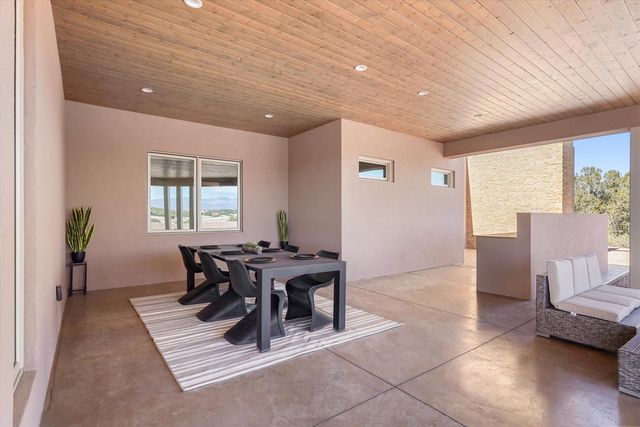 2 Calle Ventoso W, Santa Fe, NM 87506