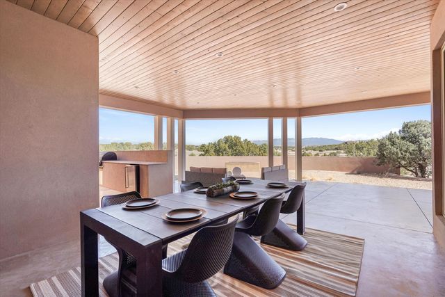 2 Calle Ventoso W, Santa Fe, NM 87506