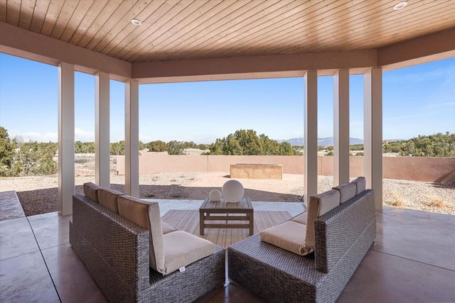 2 Calle Ventoso W, Santa Fe, NM 87506