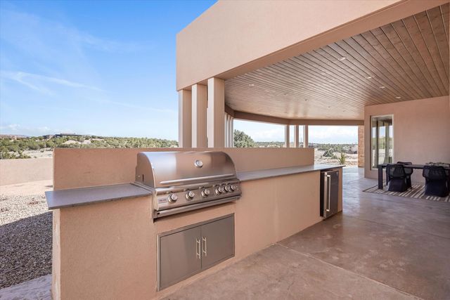 2 Calle Ventoso W, Santa Fe, NM 87506