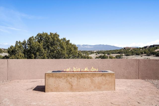 2 Calle Ventoso W, Santa Fe, NM 87506