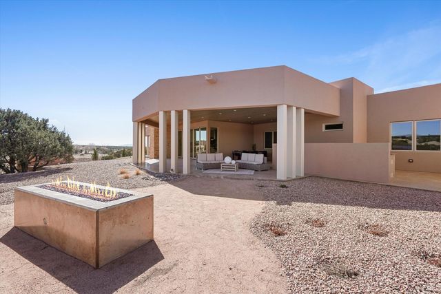 2 Calle Ventoso W, Santa Fe, NM 87506