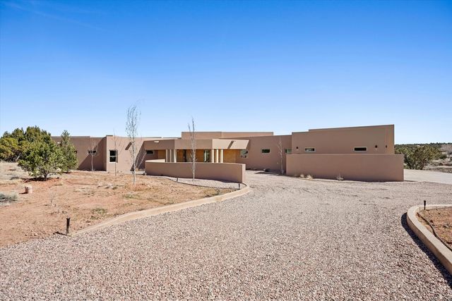 2 Calle Ventoso W, Santa Fe, NM 87506