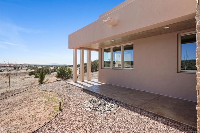 2 Calle Ventoso W, Santa Fe, NM 87506