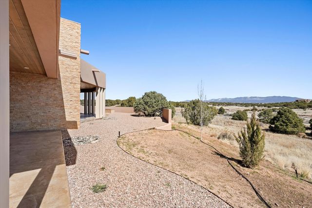2 Calle Ventoso W, Santa Fe, NM 87506