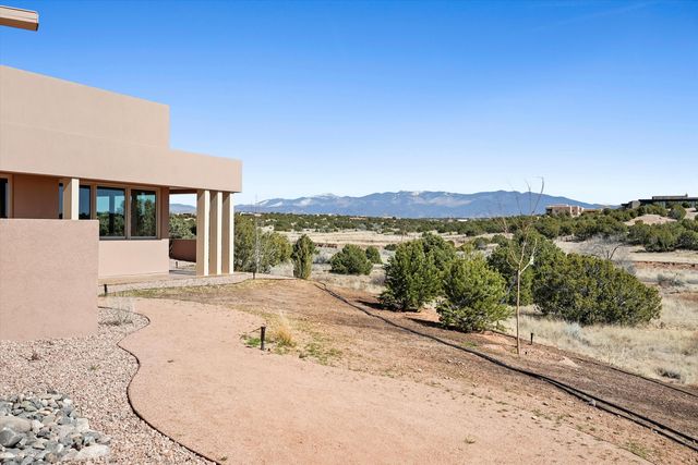 2 Calle Ventoso W, Santa Fe, NM 87506