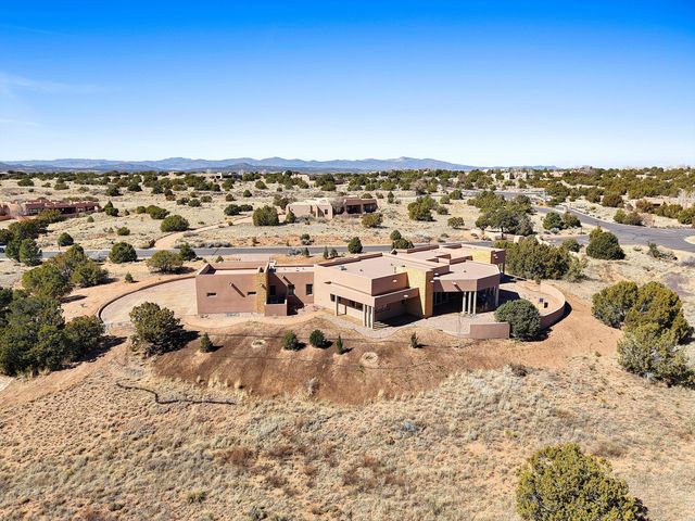 2 Calle Ventoso W, Santa Fe, NM 87506