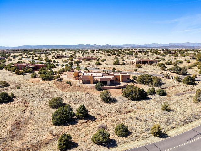 2 Calle Ventoso W, Santa Fe, NM 87506