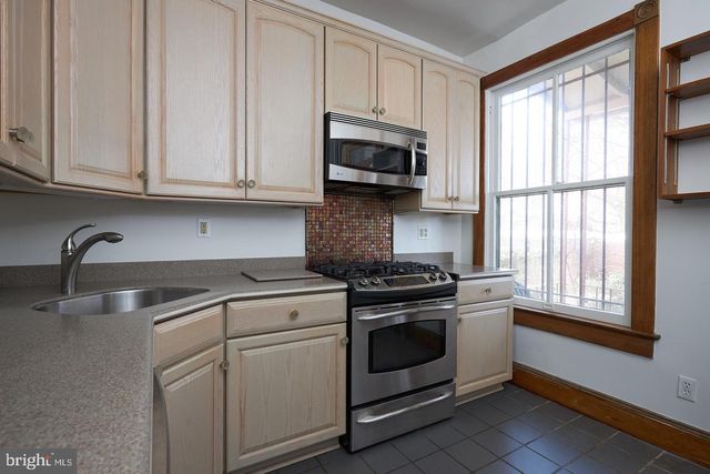 1427 E CAPITOL ST NE, Washington, DC 20003
