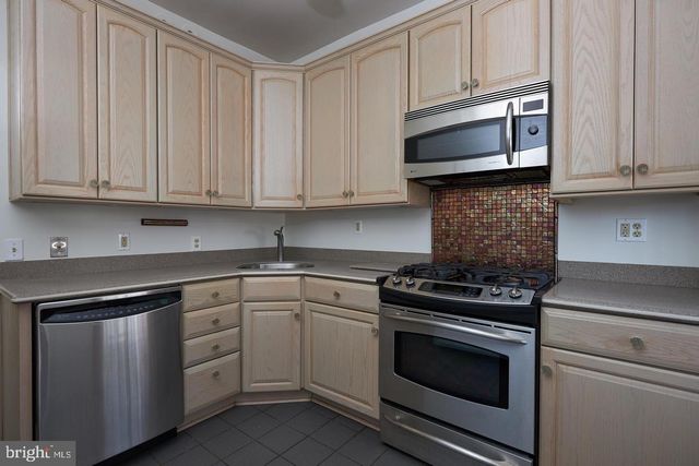 1427 E CAPITOL ST NE, Washington, DC 20003