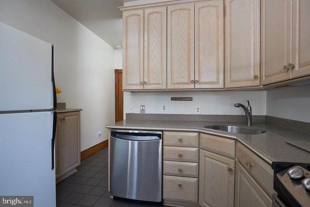 1427 E CAPITOL ST NE, Washington, DC 20003