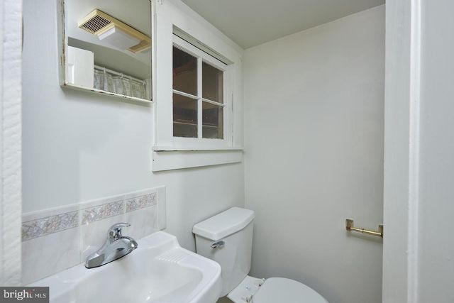 1427 E CAPITOL ST NE, Washington, DC 20003
