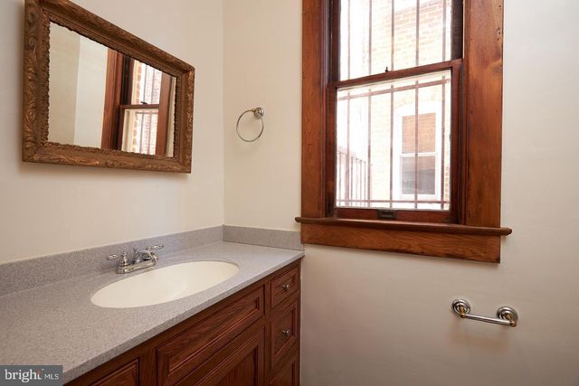 1427 E CAPITOL ST NE, Washington, DC 20003