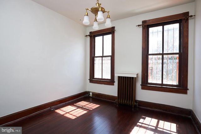 1427 E CAPITOL ST NE, Washington, DC 20003
