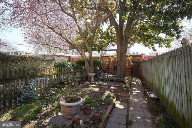 1427 E CAPITOL ST NE, Washington, DC 20003