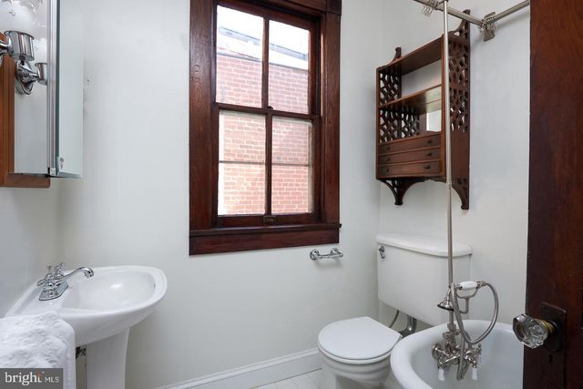 1427 E CAPITOL ST NE, Washington, DC 20003