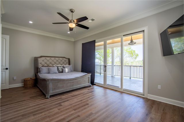 650 W PILLOW ST, Clifton, TN 38425