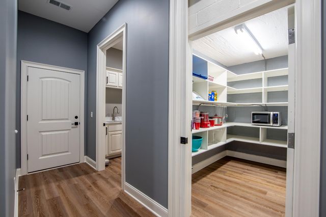 650 W PILLOW ST, Clifton, TN 38425