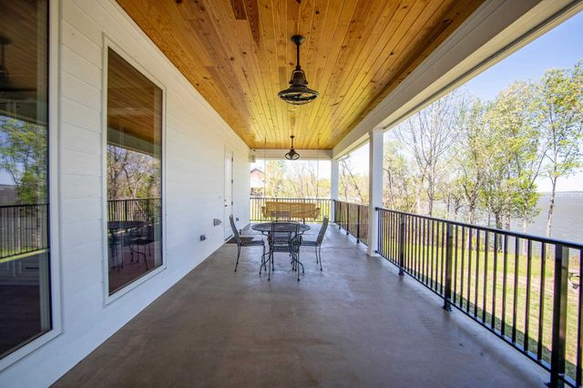 650 W PILLOW ST, Clifton, TN 38425