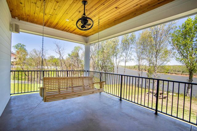 650 W PILLOW ST, Clifton, TN 38425