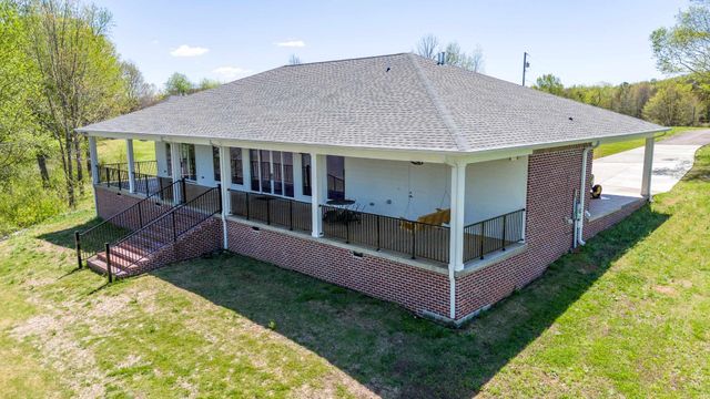 650 W PILLOW ST, Clifton, TN 38425