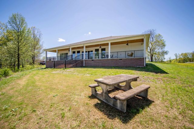 650 W PILLOW ST, Clifton, TN 38425