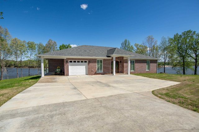 650 W PILLOW ST, Clifton, TN 38425
