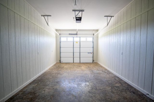 650 W PILLOW ST, Clifton, TN 38425