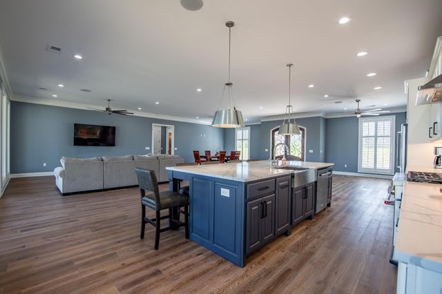 650 W PILLOW ST, Clifton, TN 38425