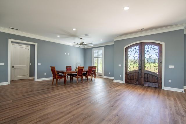 650 W PILLOW ST, Clifton, TN 38425