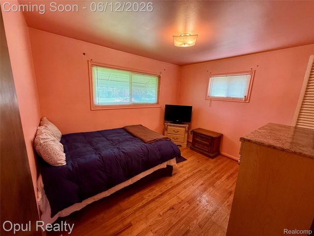 26362 Margareta Street, Redford Charter Township, MI 48240