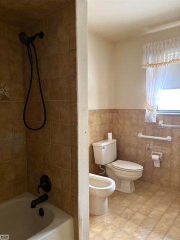43249 Sunnypoint Drive, Sterling Heights, MI 48313
