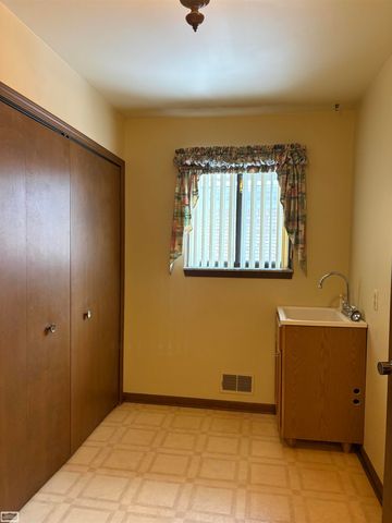 43249 Sunnypoint Drive, Sterling Heights, MI 48313