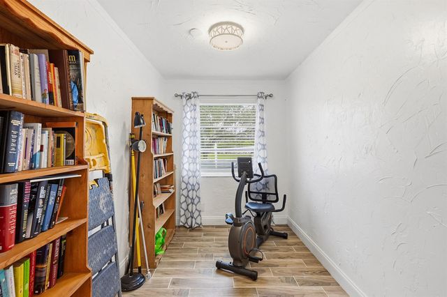 6404 Oak Street, Hollywood, FL 33024