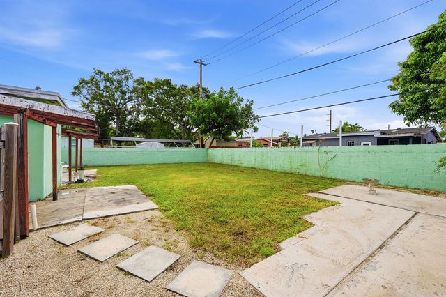 6404 Oak Street, Hollywood, FL 33024