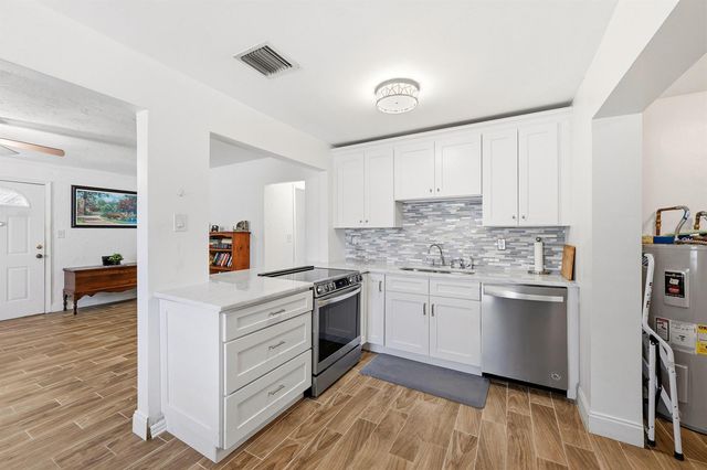 6404 Oak Street, Hollywood, FL 33024