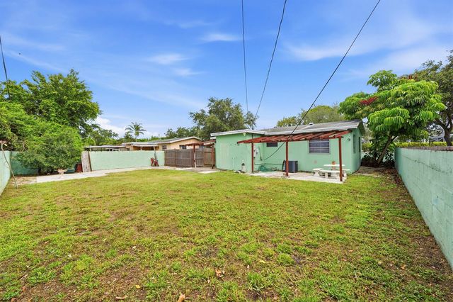 6404 Oak Street, Hollywood, FL 33024