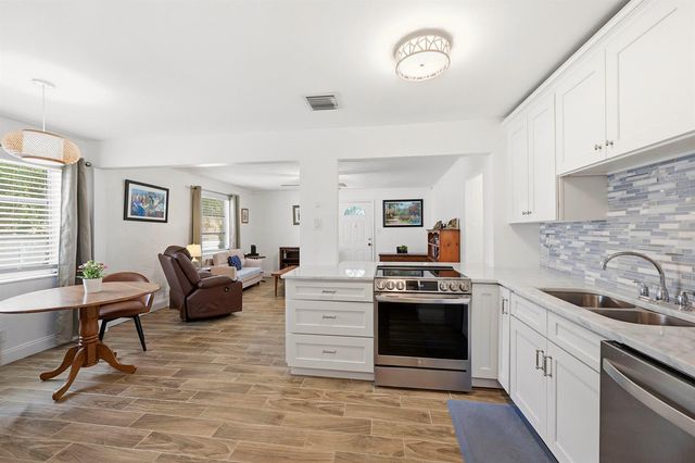 6404 Oak Street, Hollywood, FL 33024