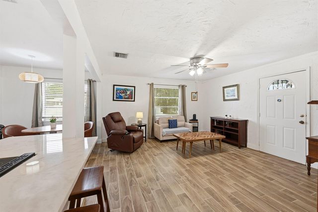 6404 Oak Street, Hollywood, FL 33024