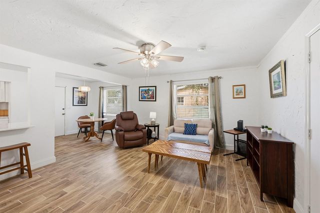 6404 Oak Street, Hollywood, FL 33024