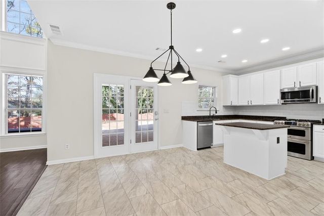 1662 Taylor Oaks Ridge, Lawrenceville, GA 30043