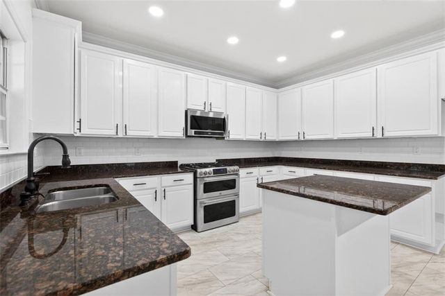 1662 Taylor Oaks Ridge, Lawrenceville, GA 30043